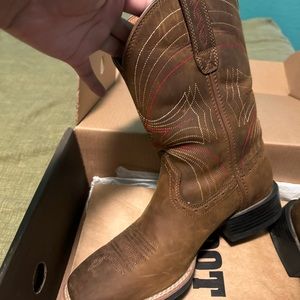 Men’s Ariat Boots size 7.5 almost brand new worn only once